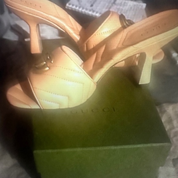 BEAUTIFUL GUCCI PUMP PEACH COLORED SANDALS! NEVER WORN! BRAND NEW!! WITH BOX! - Picture 2 of 16
